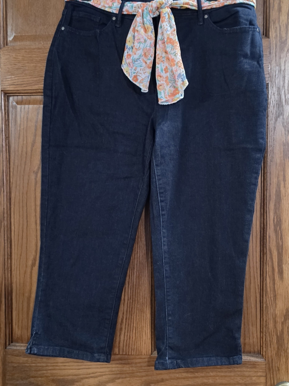 Croft & Barrow Mid Rise Capris, size 14